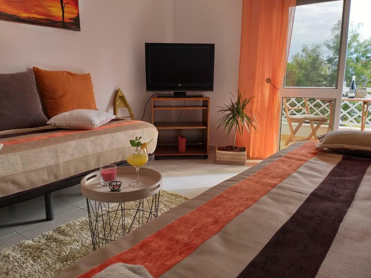 Pretty Sunny Guest Apartment Lagos Exterior photo